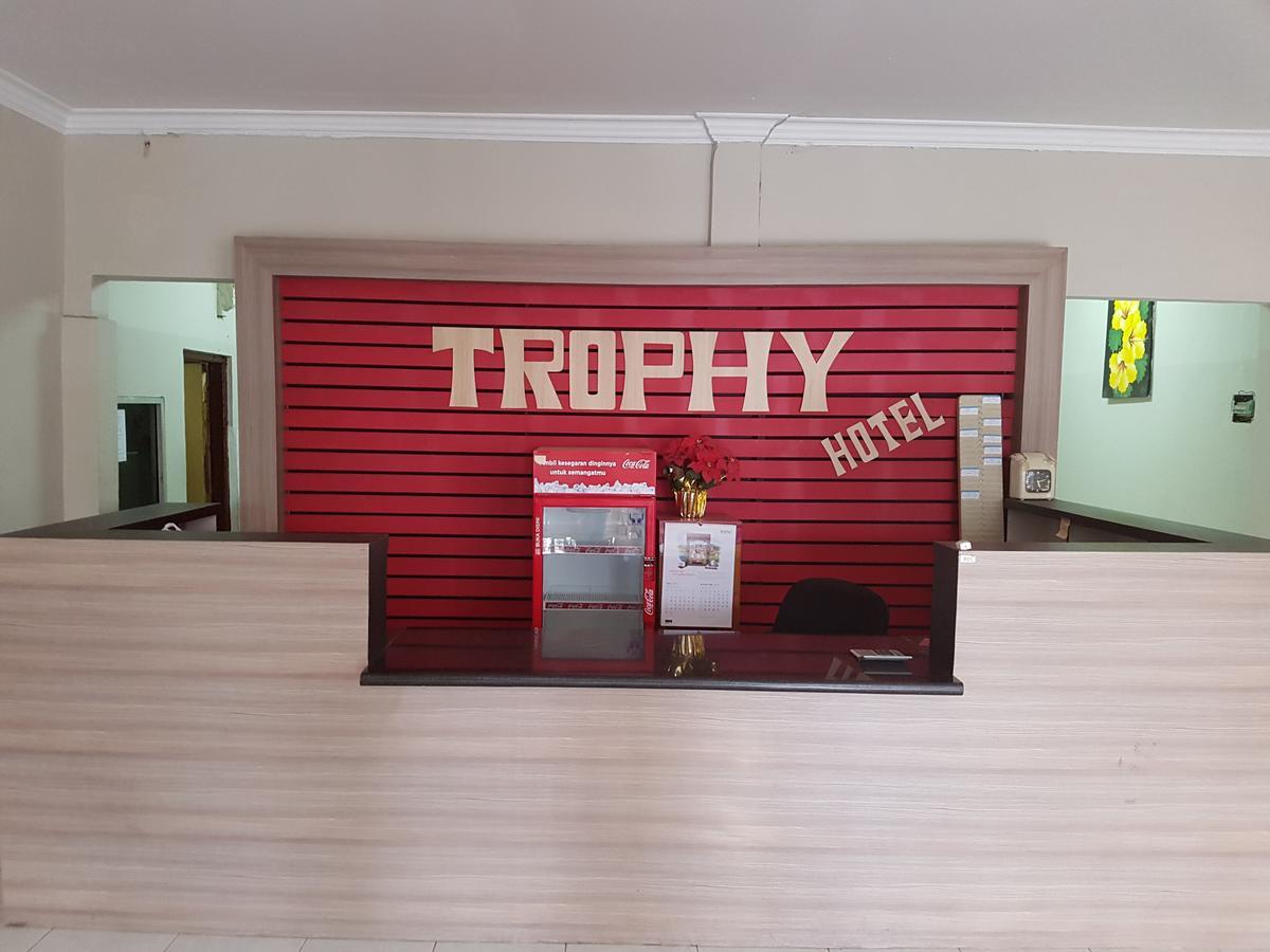 Trophy Hotel Sumbawa Besar ภายนอก รูปภาพ